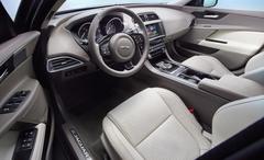 2017-jaguar-xe-25t-interior-photo-638699-s-986x603.jpg