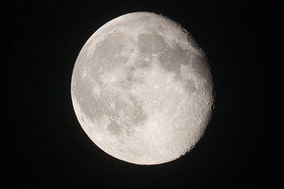 moon001.jpg